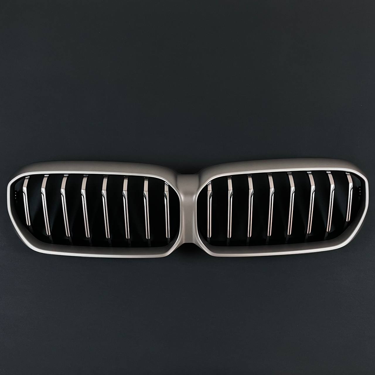 Grill przedni Serium MPA Szary Nowy Oryginalny BMW 5er G30 G31 LCI 5A0DFB3